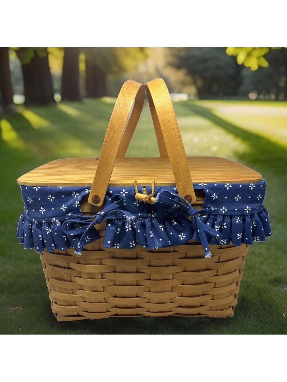 VTG Longaberger Large Picnic Basket With Lid Liner & Protector 1999 Signed 10324